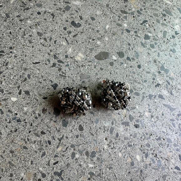 Women’s Clip-On Earrings Black Silver Beaded Cluster Mid-Century Vintage - Picture 1 of 2